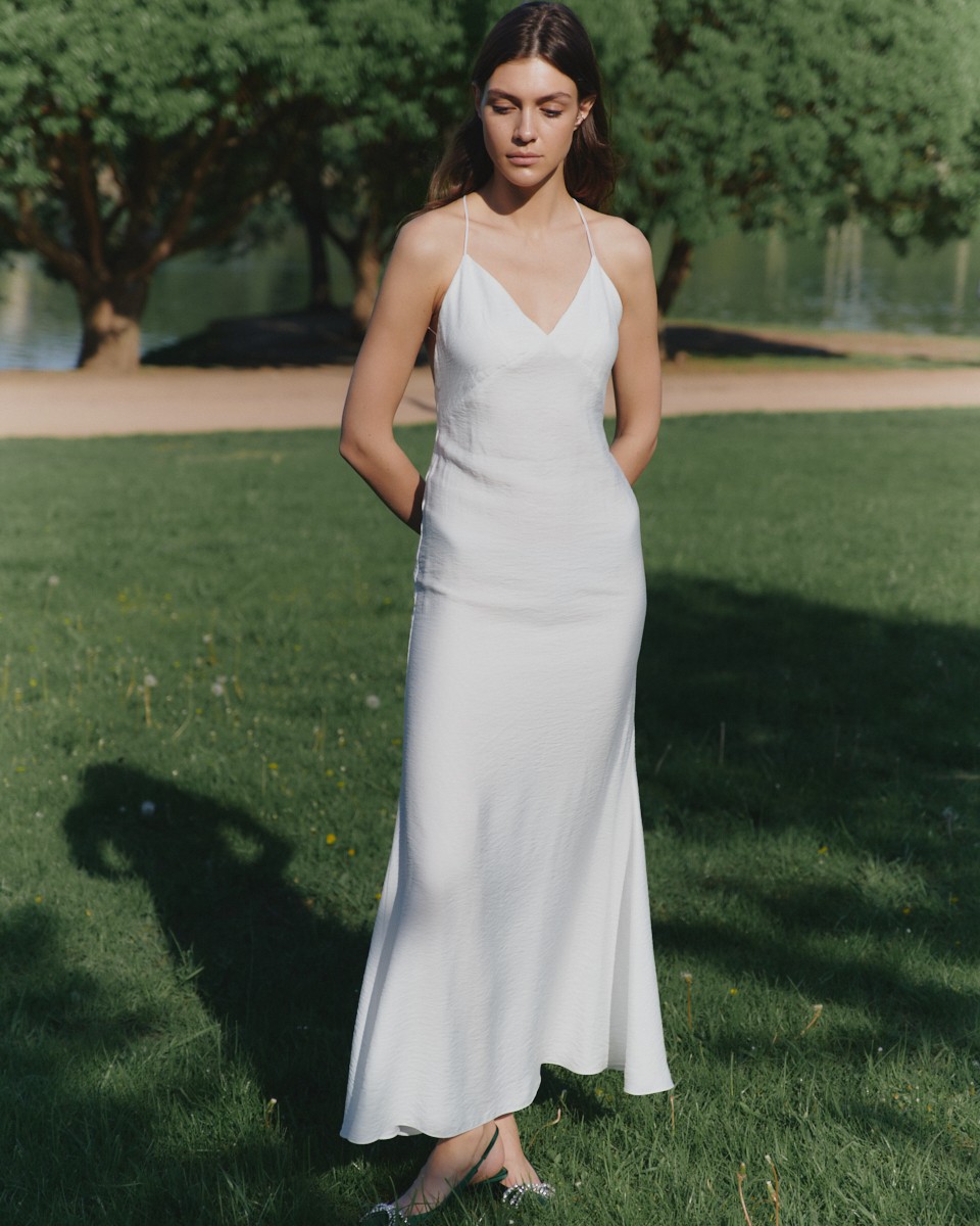 Dress with ties on the back milky